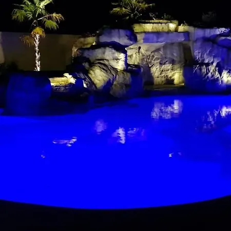 Zecca Con Piscina Séjour à la campagne *